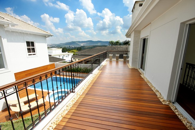 Instalação de deck de madeira